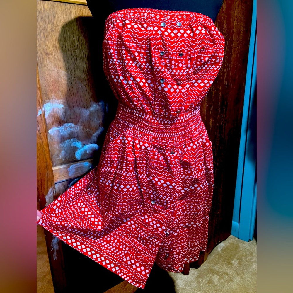 BCBGeneration Large strapless red and white dress with pockets